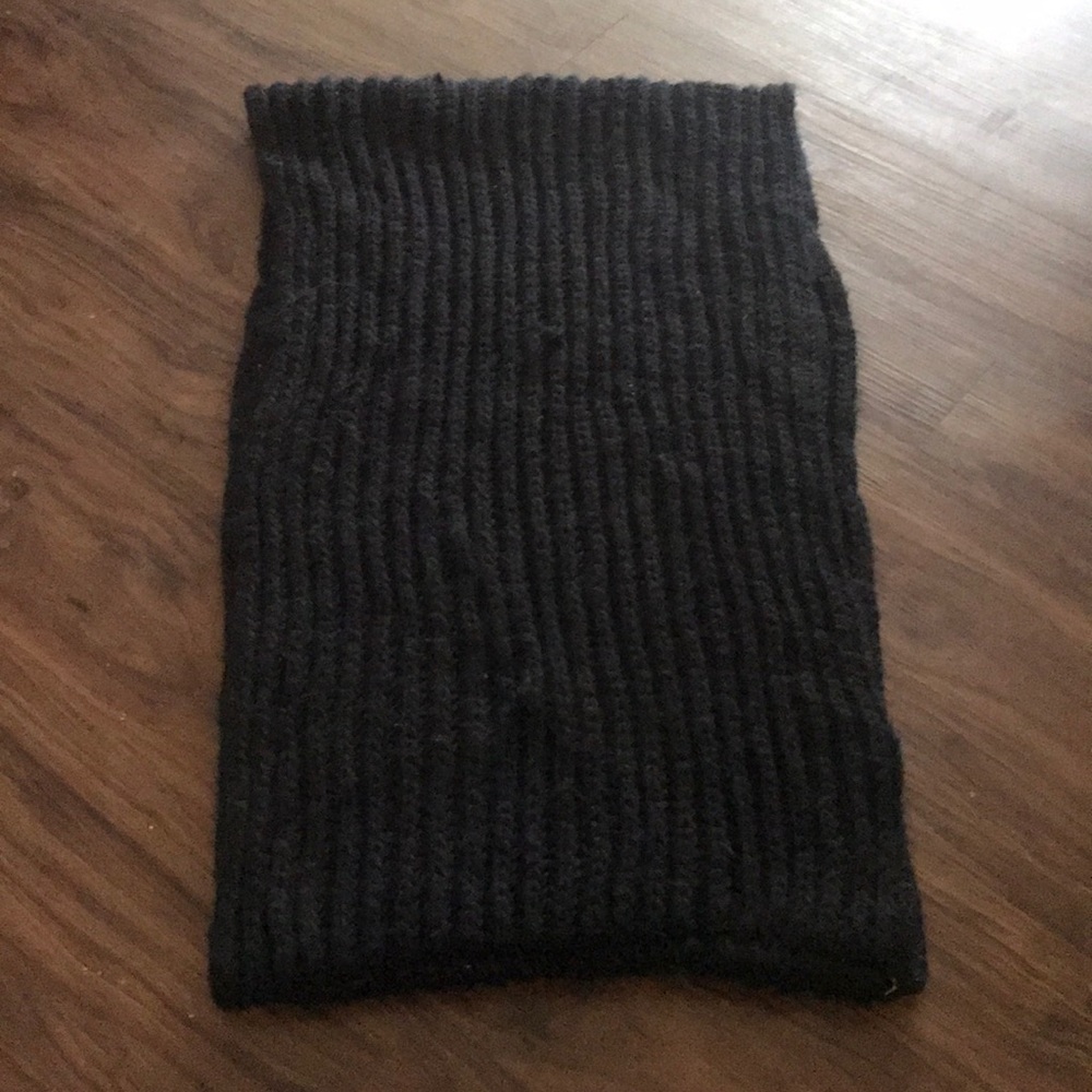 Chunky black knitted scarf